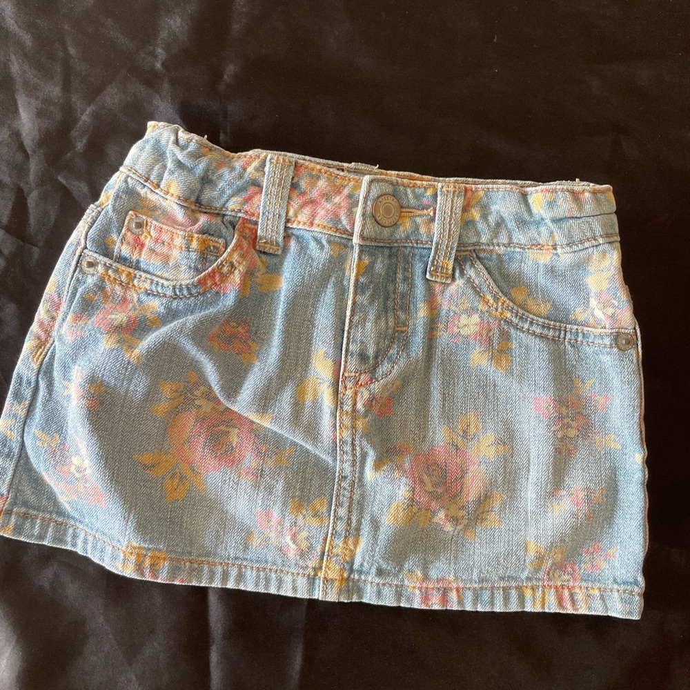 Used-Girls XS 4/5 Mossimo Jean skirt with flower print